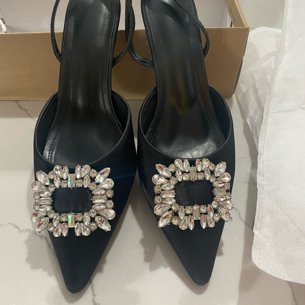 WeeBoo Glam and Go black heels size 8.5